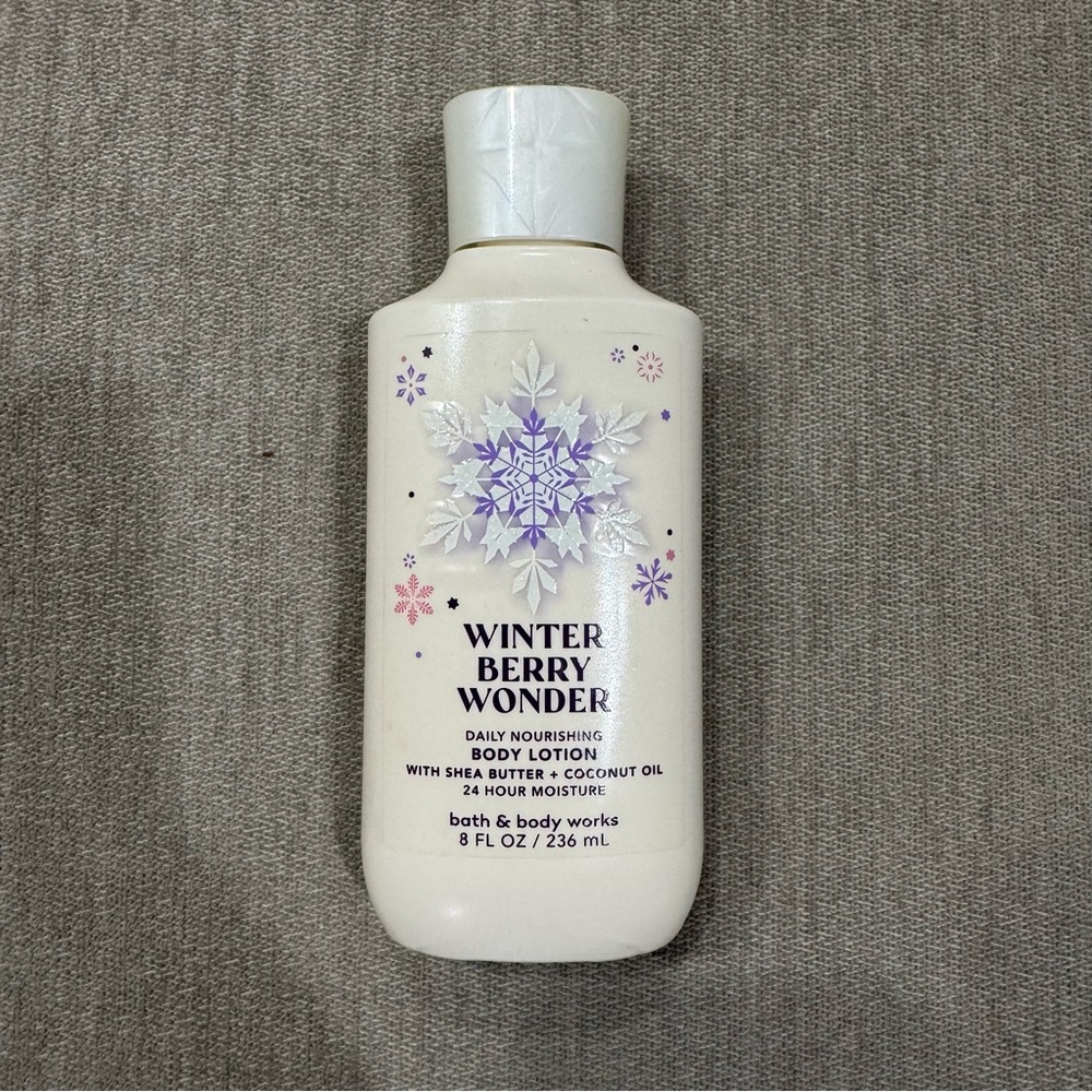 Bath & Body Works Winter Berry Wonder Body Lotion - Picture 2 of 4